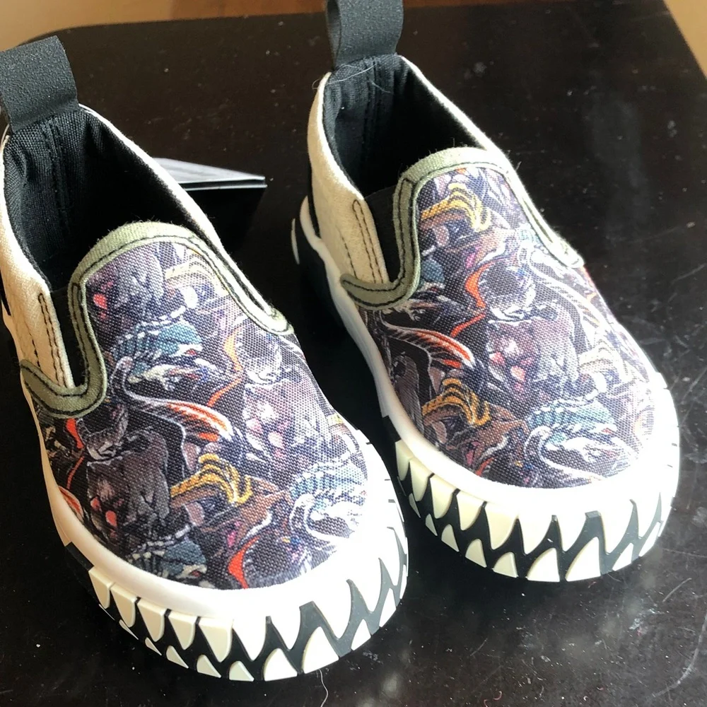 Groundup Jurassic World brown glow in the dark shoes size 7 Little kids